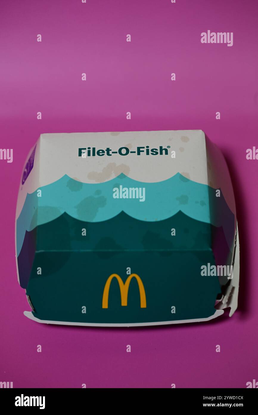 Skånes-Fagerhult, Skåne, Svezia. 11 dicembre 2024. McDonalds Filet-o-Fish. Foto Stock