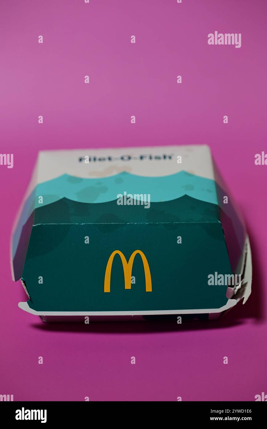 Skånes-Fagerhult, Skåne, Svezia. 11 dicembre 2024. McDonalds Filet-o-Fish. Foto Stock