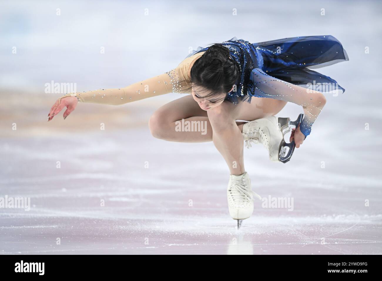 Il cinese Chen Hongyi gareggia nel pattinaggio libero singolo femminile.Chongqing, Cina.23 novembre 2024. Il Gran Premio del mondo di pattinaggio di figura della Coppa della Cina 2024 si è concluso a Chongqing la sera del 23 novembre 2024. Credito: He Penglei/China News Service/Alamy Live News Foto Stock