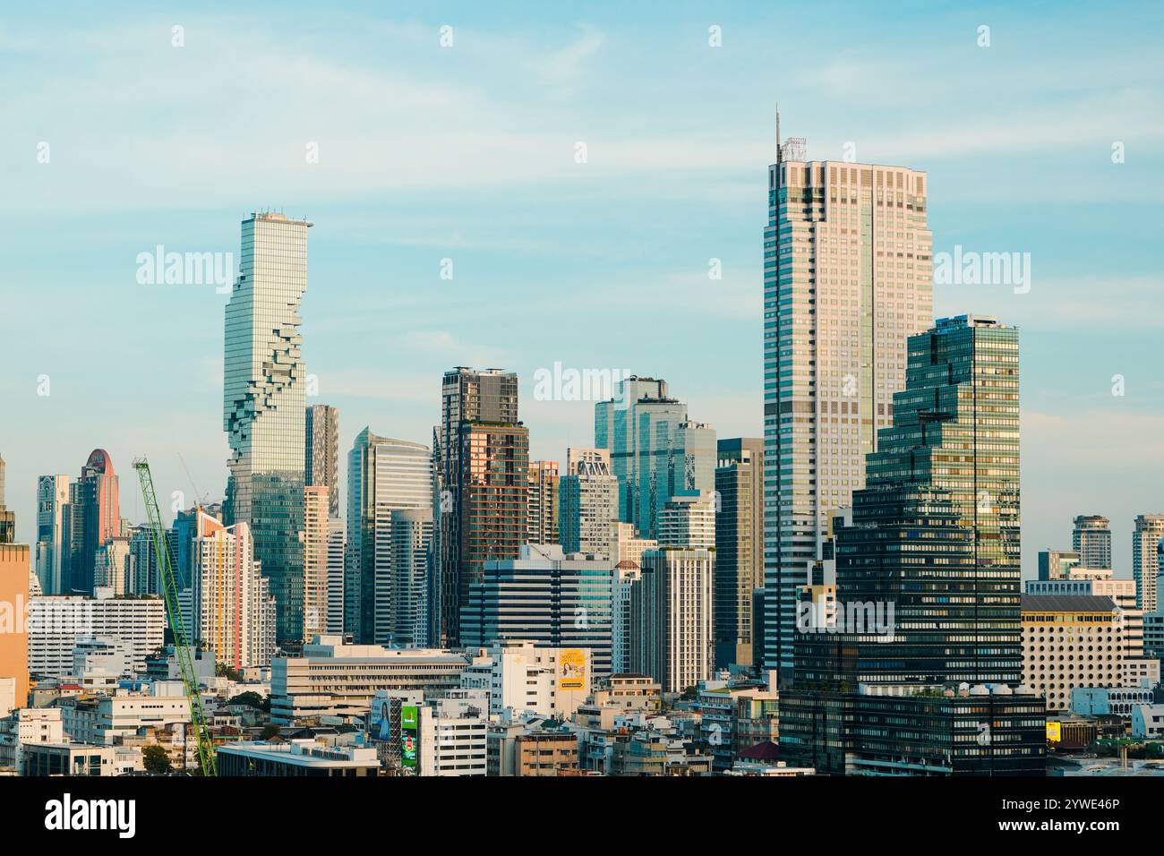 Bangkok, Thailandia, 21 novembre 2024: Vista della città metropolitana di bangkok, alto paesaggio di edifici e punti di riferimento Foto Stock