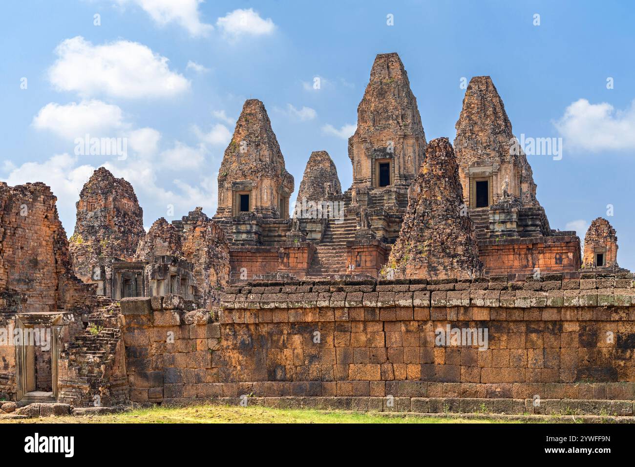 Tempio Mebon orientale pre Rup nell'antica città-tempio di Angkor Wat, Siem Reap, Cambogia Foto Stock