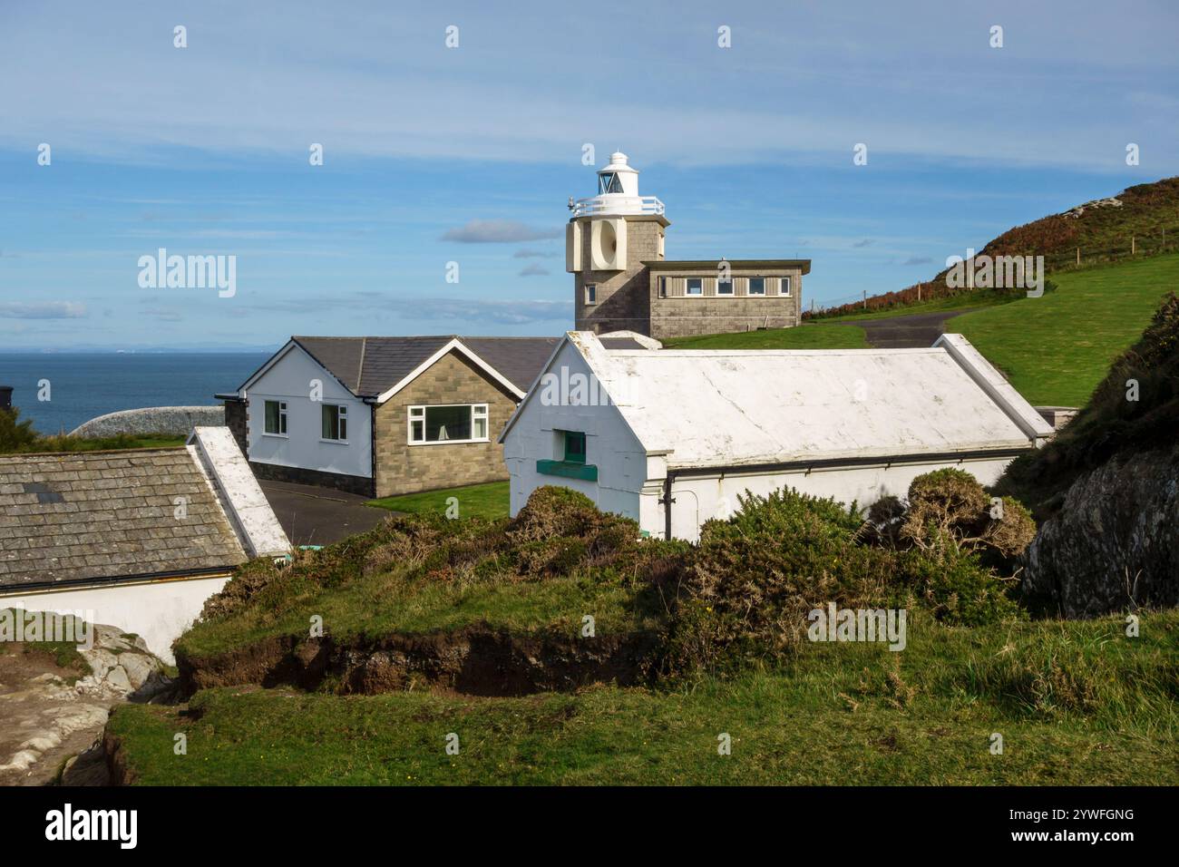 Faro di Bull Point, vicino a Mortehoe, Barnstaple, North Devon. Ricostruito nel 1975, si trova sul South West Coast Path che si affaccia sul Canale di Bristol Foto Stock