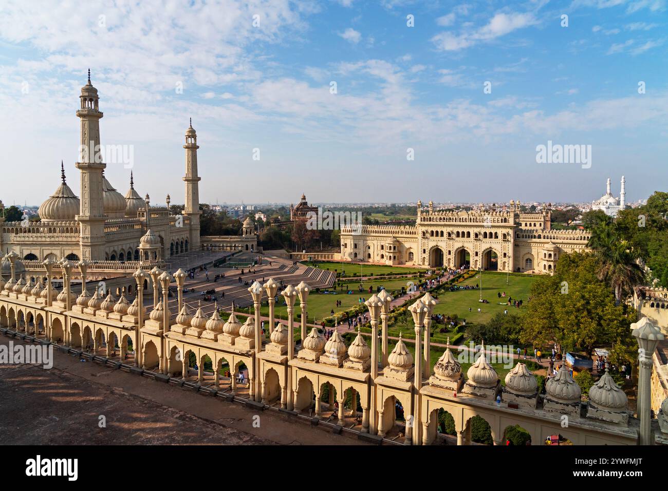 Complesso religioso musulmano sciita di Bara Imambara noto anche come Moschea Asifi a Lucknow, in India Foto Stock