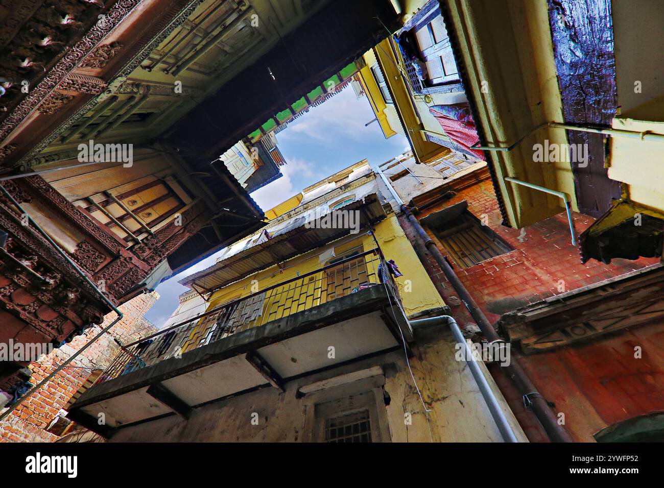 Antiche case nella vecchia sezione di Ahmedabad, Gujarat, India Foto Stock