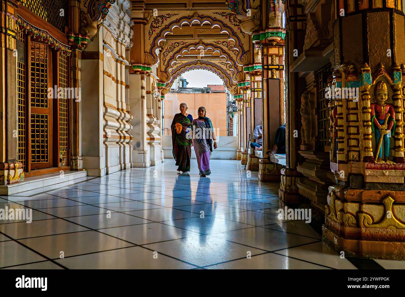 Tempio indù Swaminarayan dedicato al Dio Vishnu ad Ahmedabad, India Foto Stock
