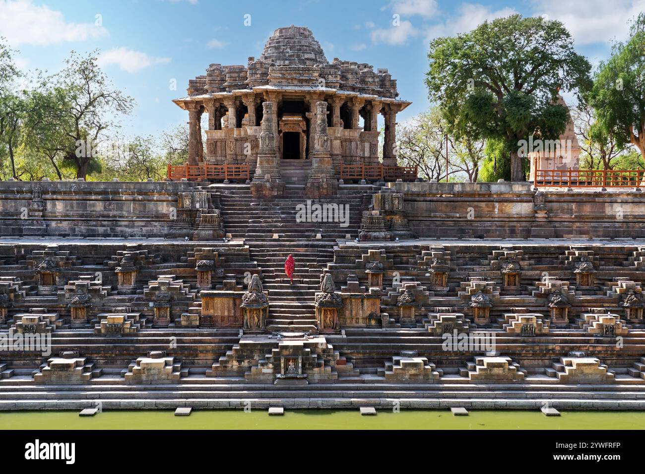 Sun Temple e il suo gradino a Modhera, India Foto Stock
