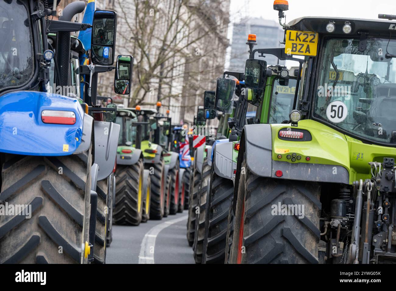 Gli agricoltori britannici di Londra protestano a Westminster contro i cambiamenti nella tassa di successione. Crediti: Ian Davidson/Alamy Live News Foto Stock