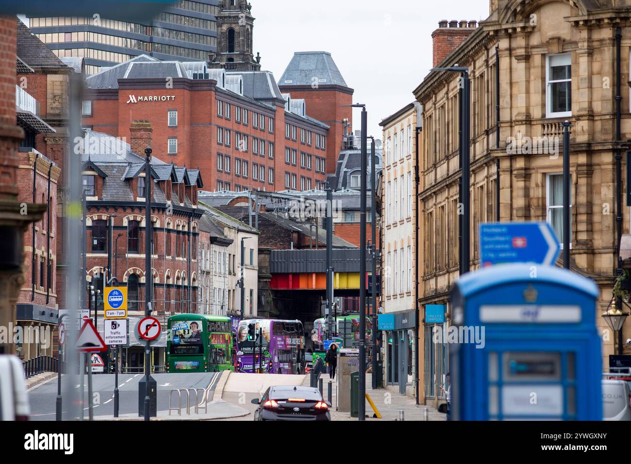 Leeds è una città del West Yorkshire, Inghilterra. È il più grande insediamento dello Yorkshire e il centro amministrativo del City of Leeds Metropolitan Borough, che è il secondo distretto più popoloso del Regno Unito. Foto Stock