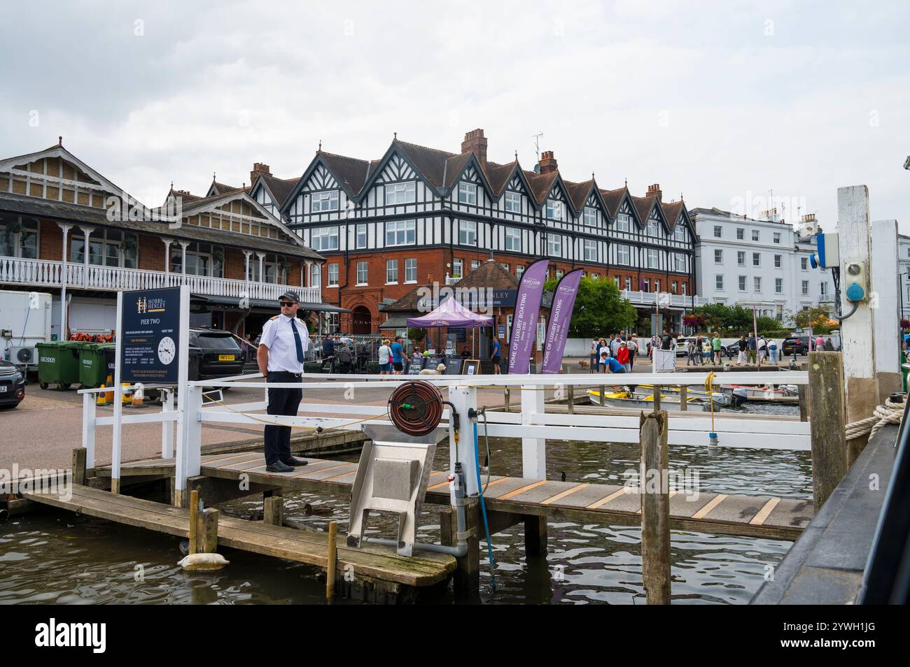 Imbarco per le barche da crociera Hobbs of Henley River Tamigi Henley on Thames Oxfordshire Inghilterra Regno Unito Foto Stock