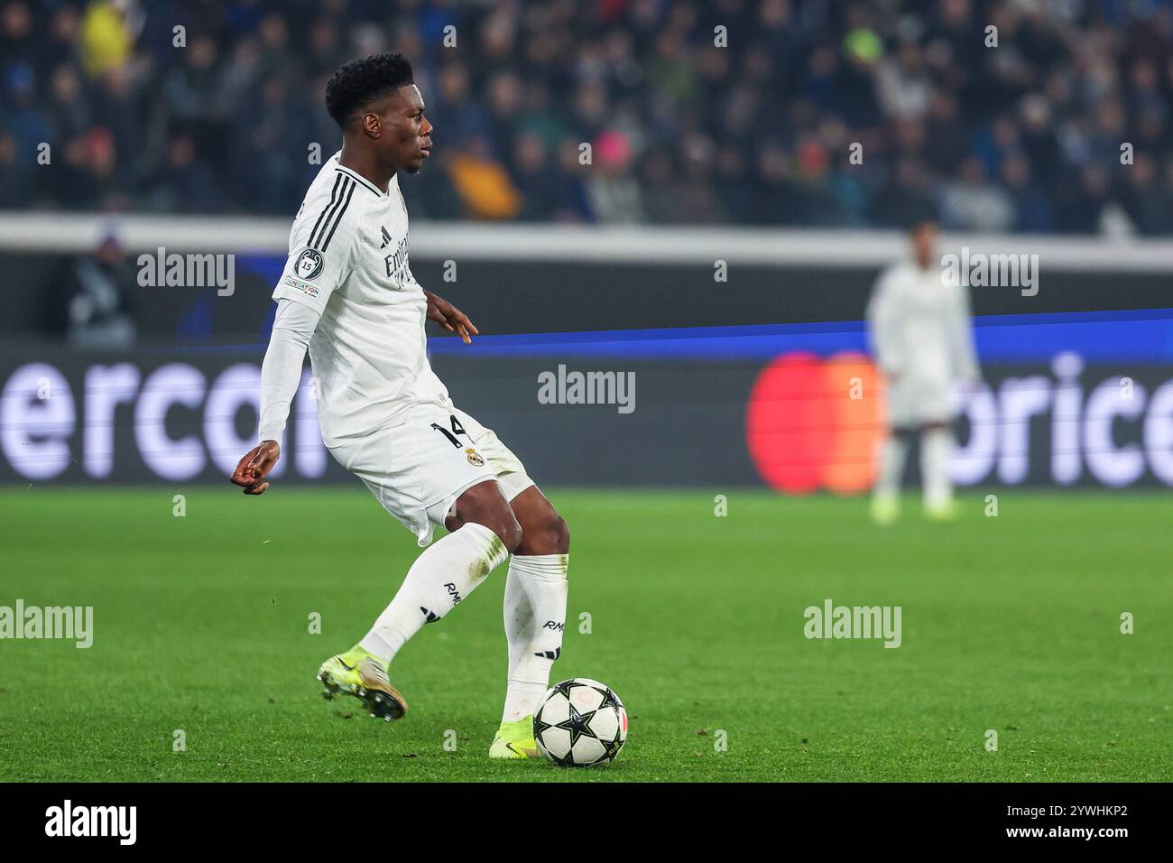 Bergamo, Italia. 10 dicembre 2024. Aurelien Tchouameni del Real Madrid CF visto in azione durante la fase di UEFA Champions League 2024/25 - partita di calcio 6 tra Atalanta BC e Real Madrid CF allo stadio Gewiss credito: dpa/Alamy Live News Foto Stock