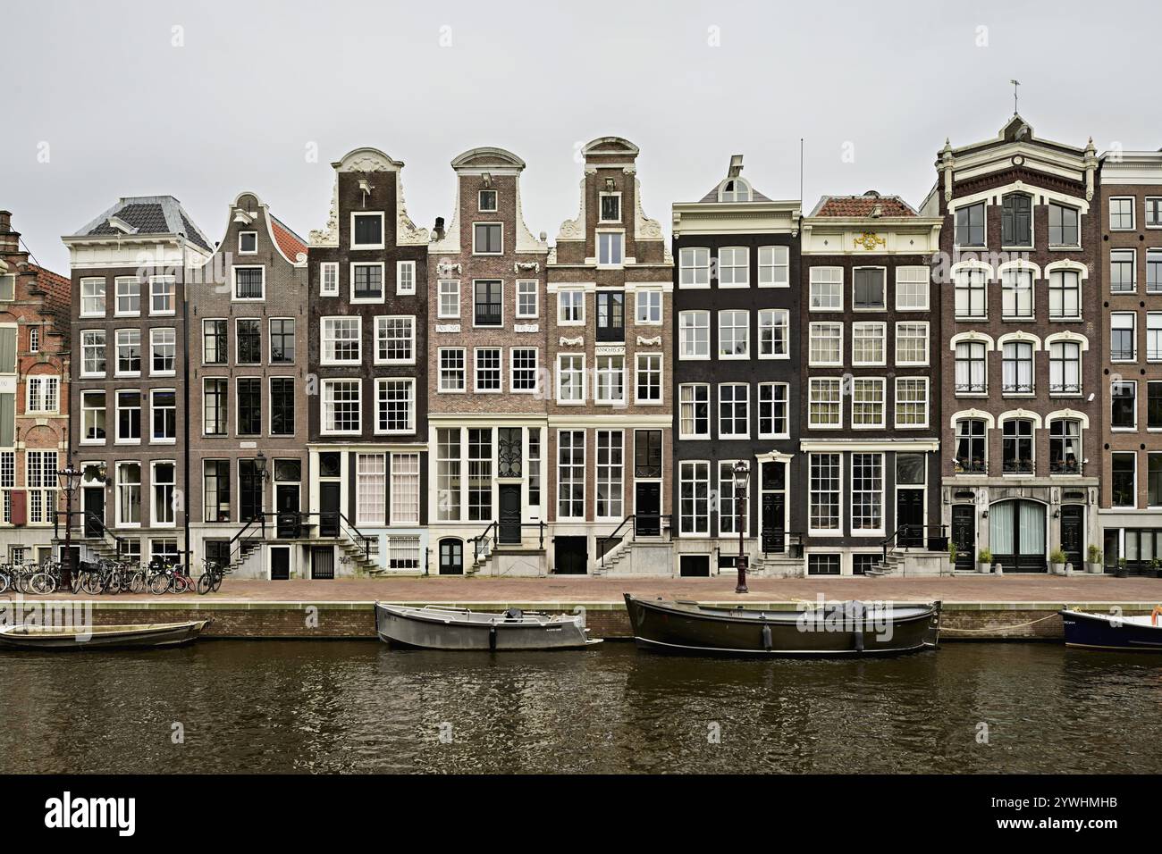 Case storiche sulla Leidsegracht, Amsterdam, Olanda settentrionale, Paesi Bassi Foto Stock