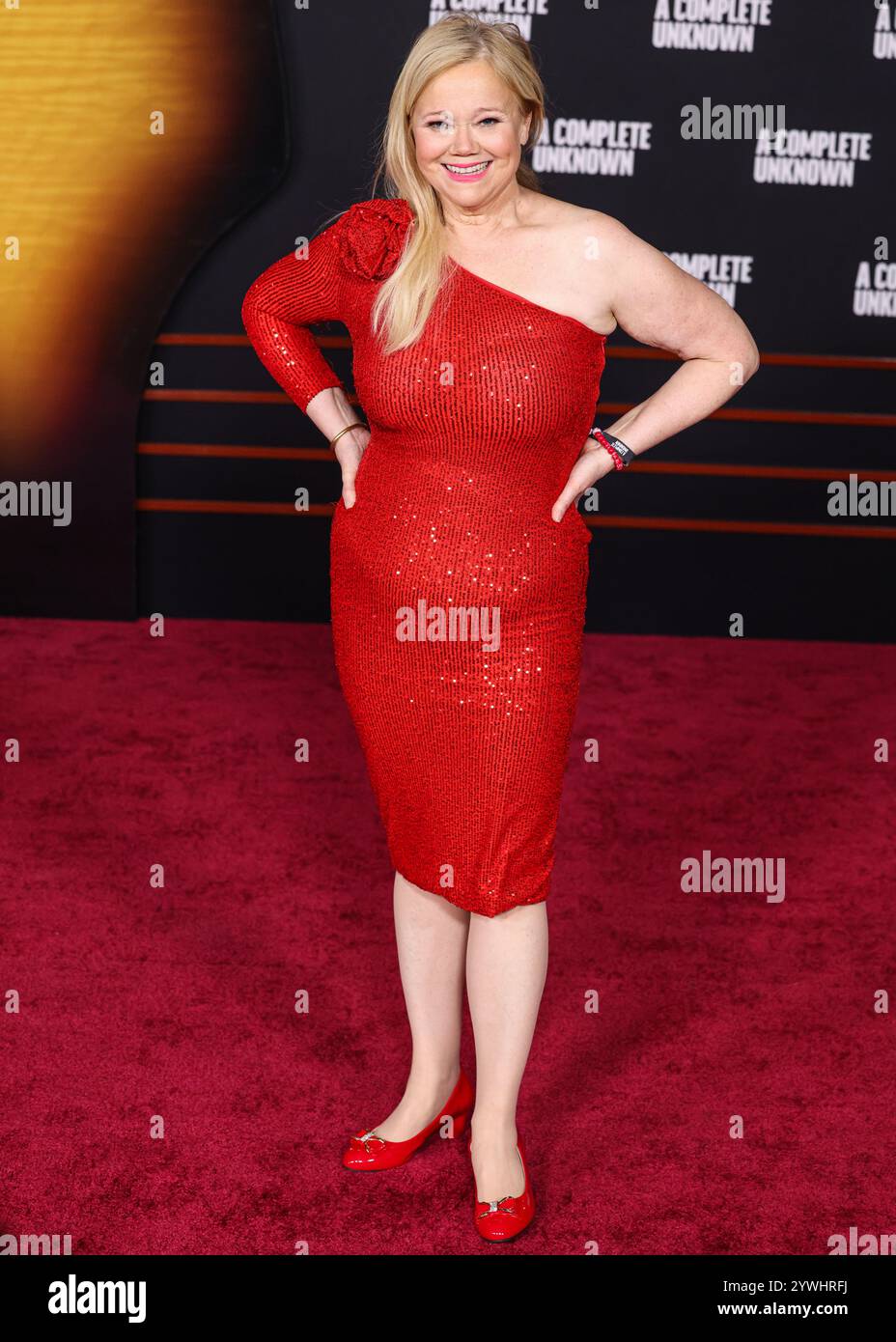 HOLLYWOOD, LOS ANGELES, CALIFORNIA, USA - 10 DICEMBRE: Caroline Rhea arriva alla premiere di Los Angeles di "A complete Unknown" della Searchlight Pictures tenutasi al Dolby Theatre il 10 dicembre 2024 a Hollywood, Los Angeles, California, Stati Uniti. (Foto di Xavier Collin/Image Press Agency) Foto Stock