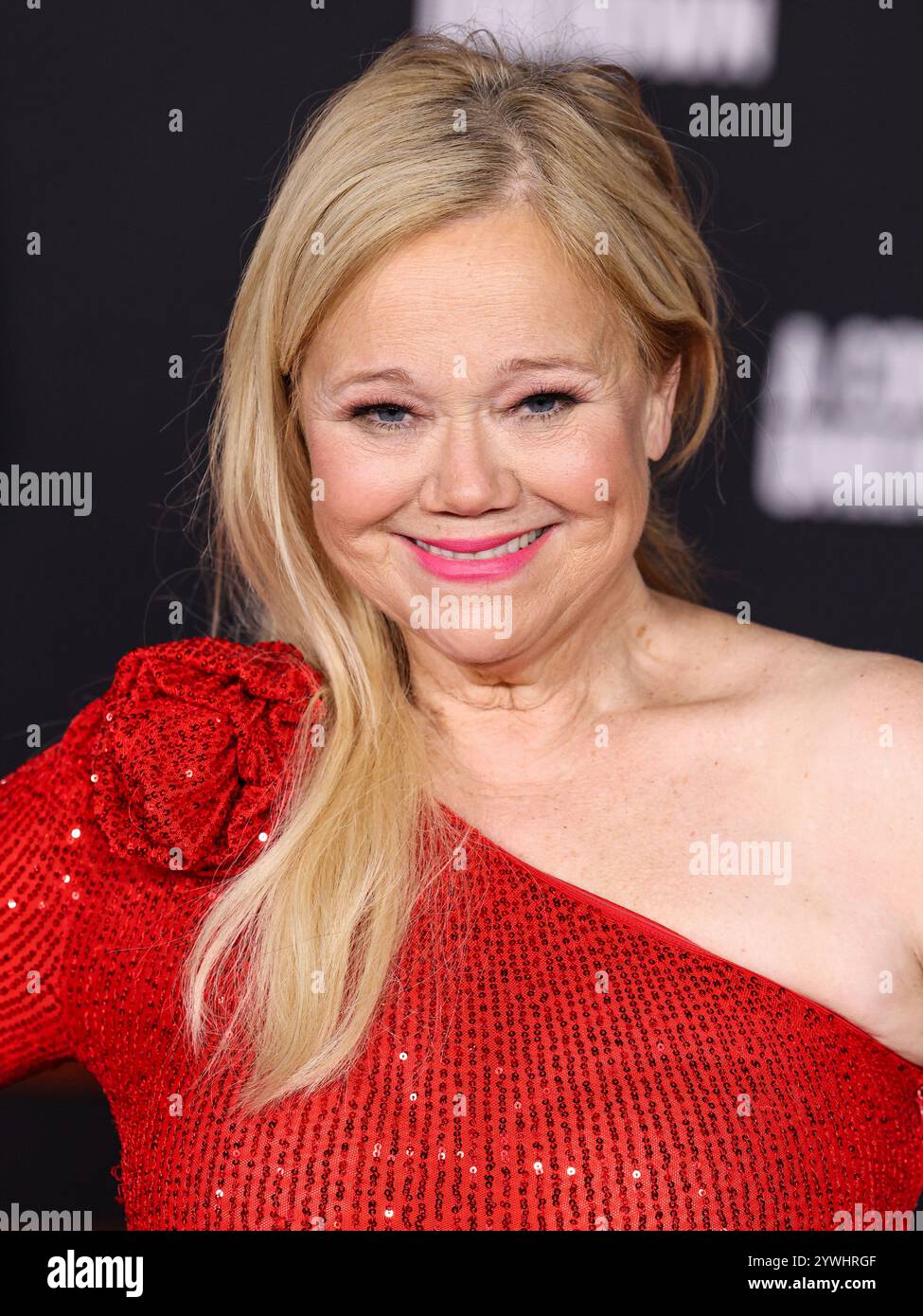 HOLLYWOOD, LOS ANGELES, CALIFORNIA, USA - 10 DICEMBRE: Caroline Rhea arriva alla premiere di Los Angeles di "A complete Unknown" della Searchlight Pictures tenutasi al Dolby Theatre il 10 dicembre 2024 a Hollywood, Los Angeles, California, Stati Uniti. (Foto di Xavier Collin/Image Press Agency) Foto Stock
