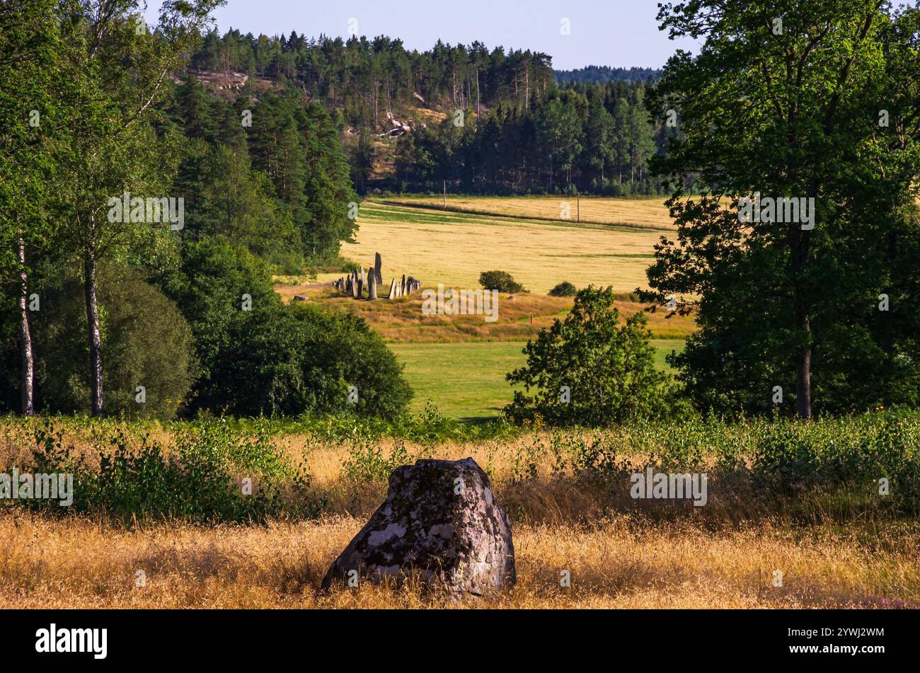 Anello di Domar, un cerchio di pietre e le prime testimonianze storiche della tarda età del ferro presso il sito di sepoltura di Blomsholm vicino a Strömstad a Bohuslän, Svezia. Foto Stock