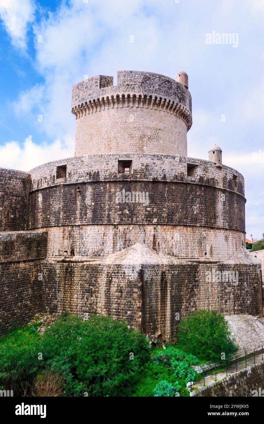 Dettaglio della Torre Minceta nella parte vecchia di Dubrovnik. Foto Stock