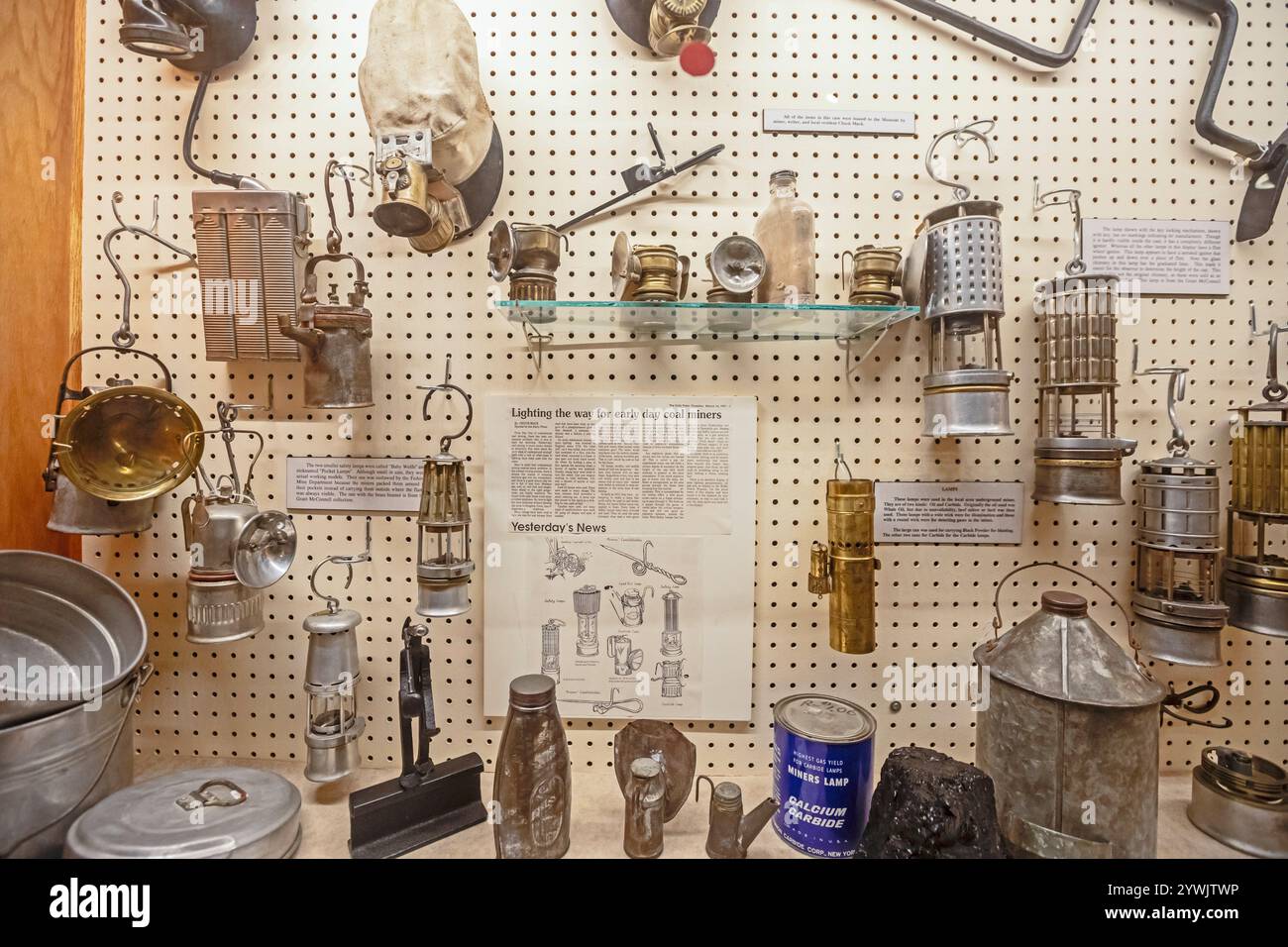 Craig, Colorado - il Museum of Northwest Colorado conserva manufatti del vecchio West. Il museo espone lampade in carburo e altre forme di illuminazione Foto Stock