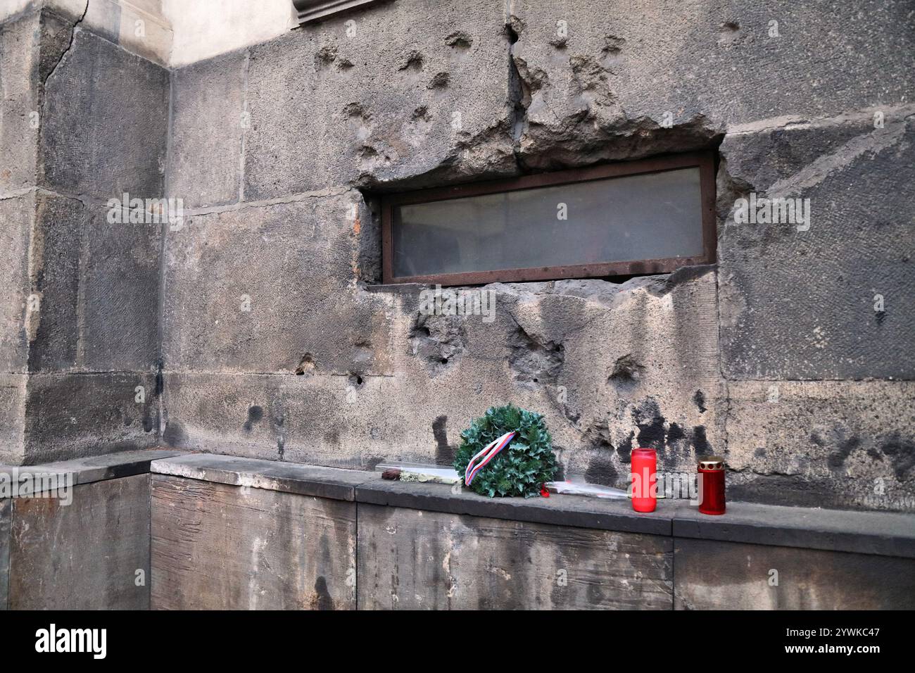 Danni bellici alla Chiesa di Cirillo e Metodio a Praga, Repubblica Ceca. L'esercito tedesco assediò la chiesa nel 1942. Foto Stock