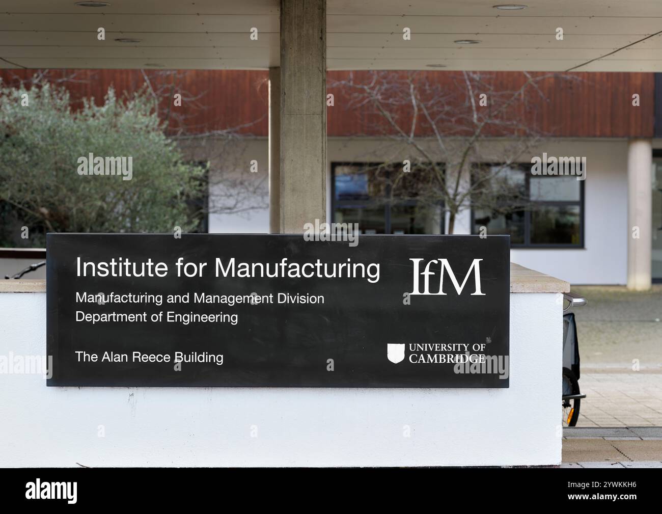 Firmare per Alan Reece Building, Institute for Manufacturing (IFM), Department of Engineering, University of Cambridge, West Cambridge, Inghilterra. Foto Stock