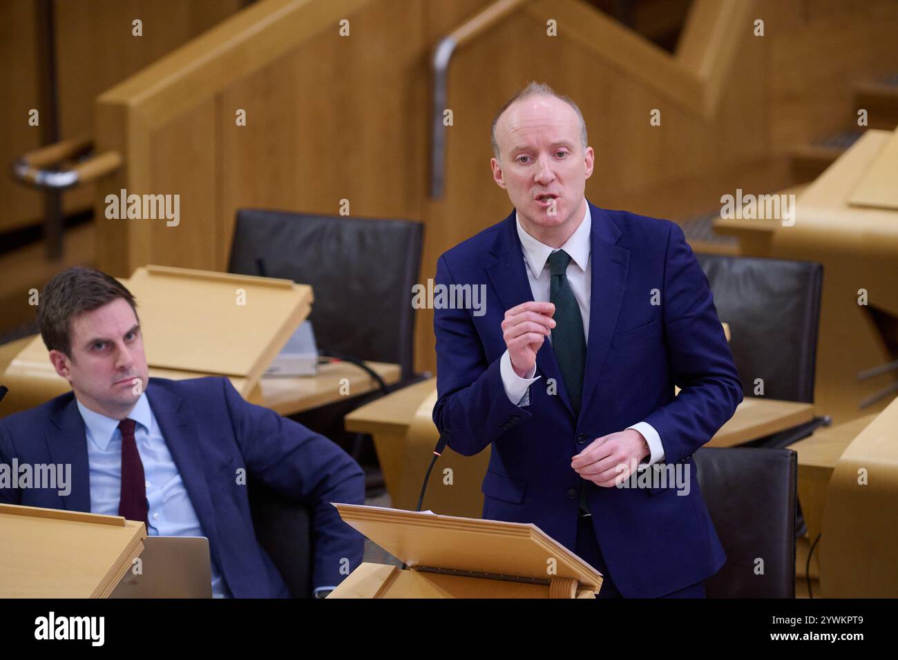 Edimburgo Scozia, Regno Unito 11 dicembre 2024. Michael Marra MSP al Parlamento scozzese per il dibattito di opposizione sulla realizzazione di un bilancio di buon senso per la Scozia. credito sst/alamy notizie in diretta Foto Stock