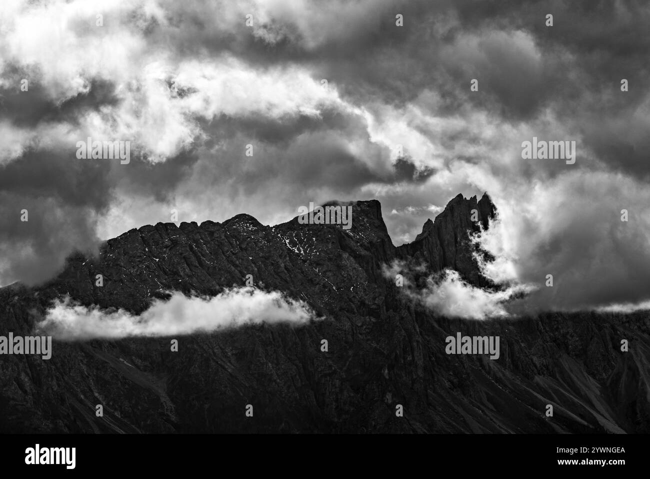 Vista panoramica del gruppo del Rosengarten, montagne nelle Dolomiti in Italia. Foto Stock