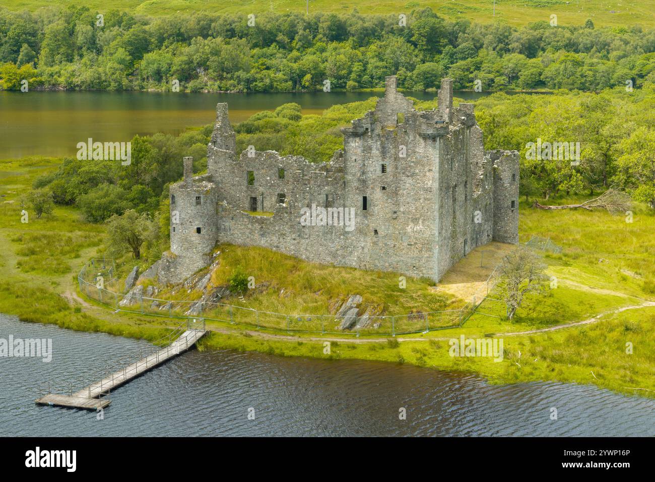 Vista aerea di Kilchurn Castle sul Loch Awe in Argyll and Bute, Highlands scozzesi Foto Stock