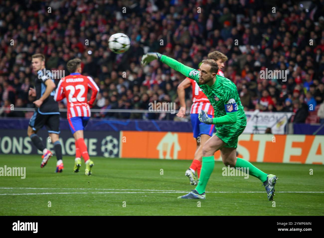 Madrid, Spagna, 11 dicembre 2024: Il portiere dell'Atletico Madrid Jan Oblak (13) prende un calcio di gol durante la partita della 6a giornata di UEFA Champions League 2024-25 tra l'Atletico Madrid e Slovan Bratislava l'11 dicembre 2024 allo stadio Riyadh Air Metropolitano di Madrid, Spagna. Crediti: Alberto Brevers / Alamy Live News. Foto Stock
