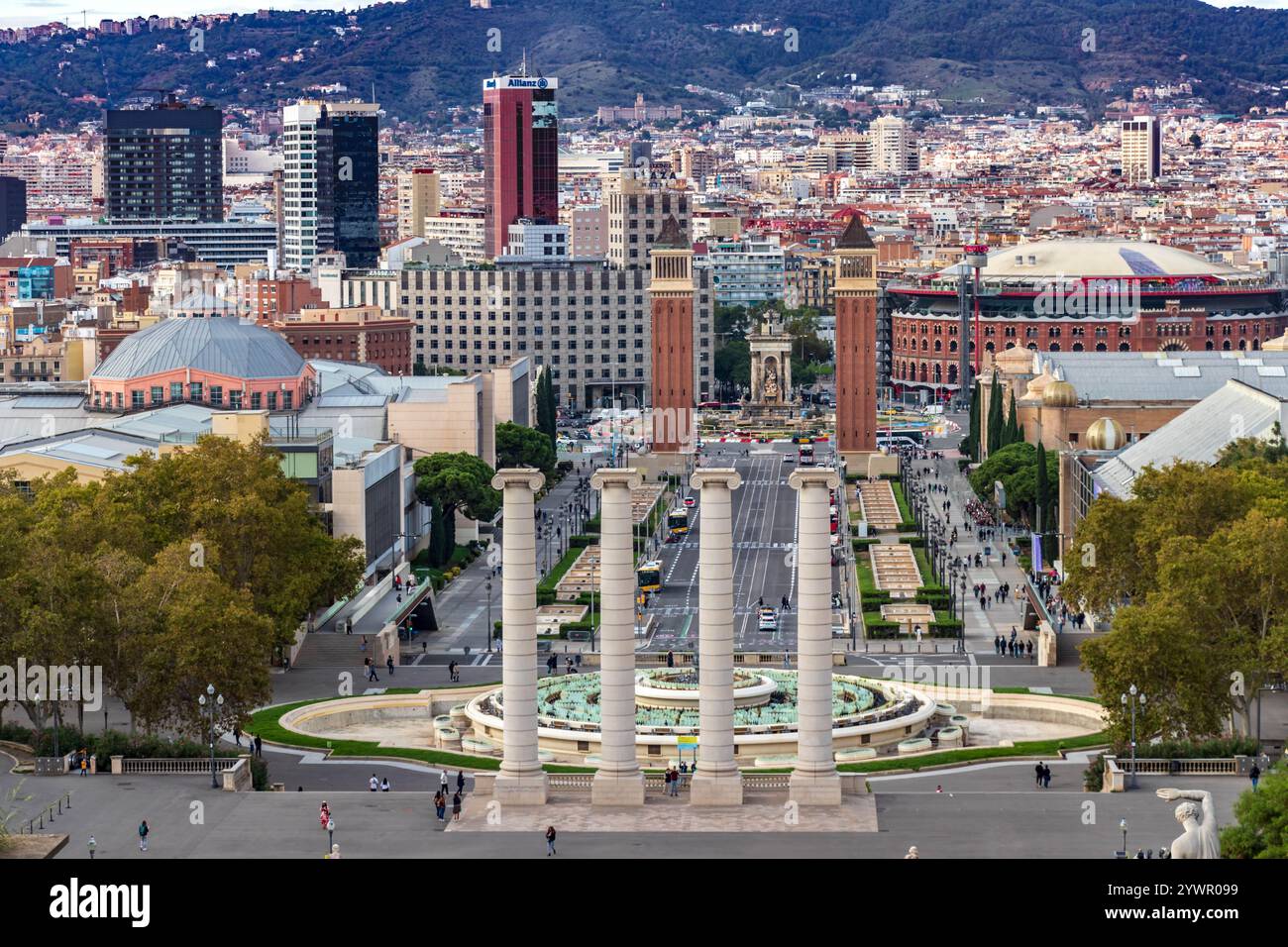 Vista dal Castello di Montjuic, di Plaza de España con le Torri in stile veneziano, a Barcellona, ​​Spain Foto Stock