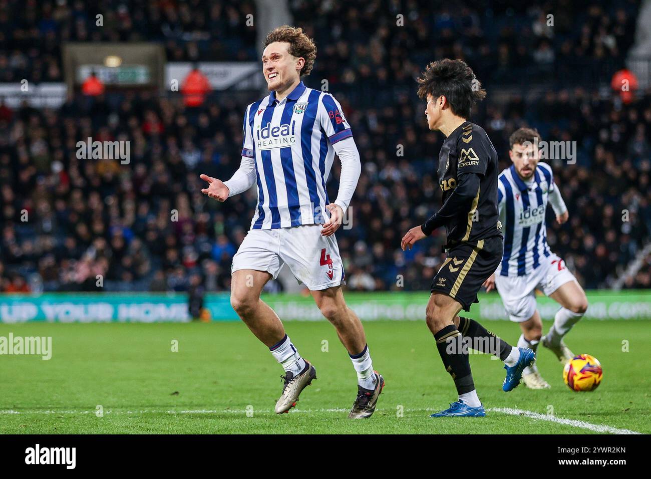 # 4, Callum Styles dei gesti WBA durante il match di Sky Bet Championship tra West Bromwich Albion e Coventry City all'Hawthorns di West Bromwich mercoledì 11 dicembre 2024. (Foto: Stuart Leggett | mi News) crediti: MI News & Sport /Alamy Live News Foto Stock