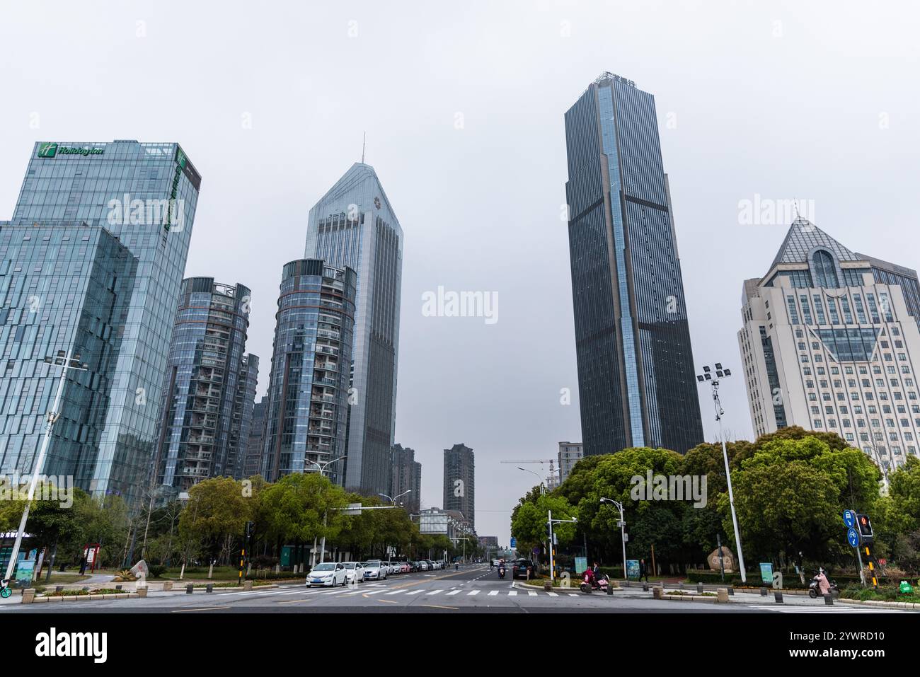 A view of urban real estate in Nanchang, provincia di Jiangxi, Cina, 16 marzo 2021. Foto Stock