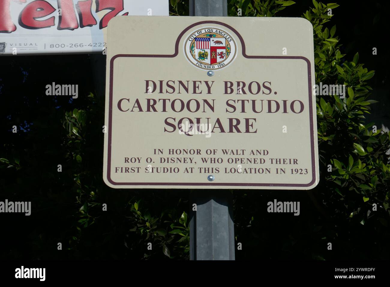 Los Angeles, California, USA 6 dicembre 2024 Walt e Roy Disney Brothers Cartoon Studio Square firmano su Kingswell Avenue dove hanno avuto il loro primo studio il 6 dicembre 2024 a Los Angeles, California, USA. Foto di Barry King/Alamy Stock Photo Foto Stock