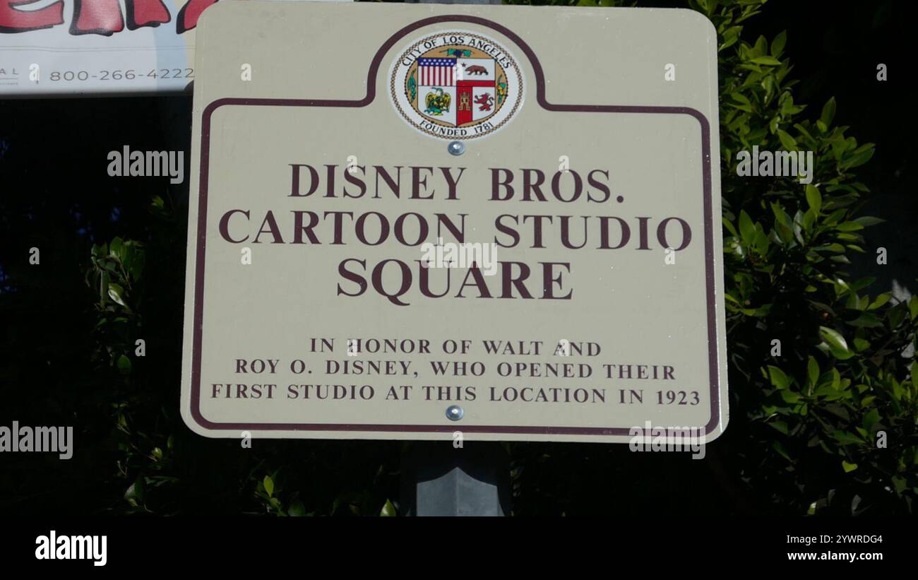 Los Angeles, California, USA 6 dicembre 2024 Walt e Roy Disney Brothers Cartoon Studio Square firmano su Kingswell Avenue dove hanno avuto il loro primo studio il 6 dicembre 2024 a Los Angeles, California, USA. Foto di Barry King/Alamy Stock Photo Foto Stock