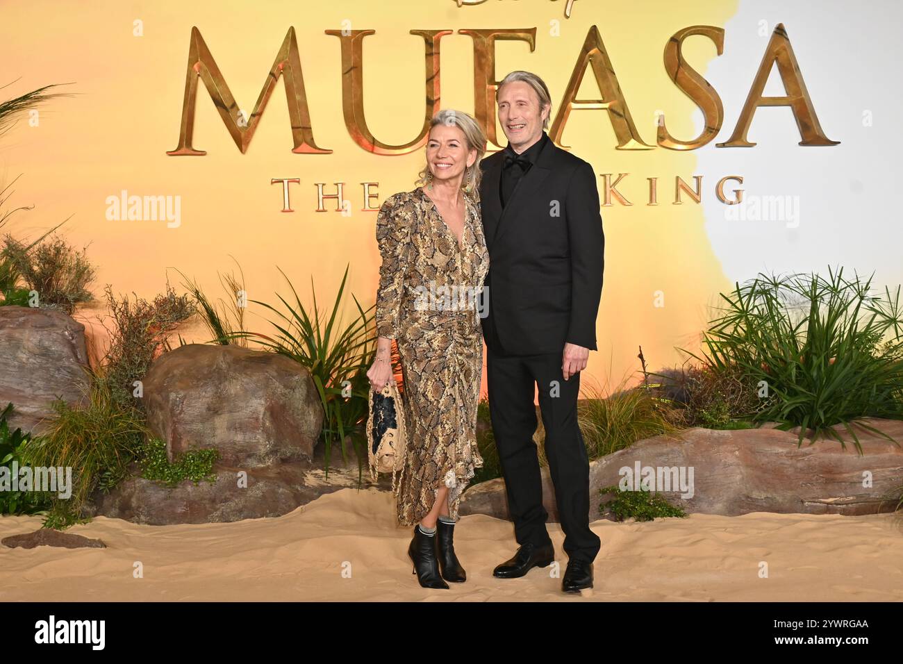 Londra, Regno Unito. 11 dicembre 2024. Hanne Jacobsen e Mads Mikkelsen al Mufasa, la prima del Regno Unito del Re Leone al Cineworld Leicester Square. Crediti: Nils Jorgensen/Alamy Live News Foto Stock