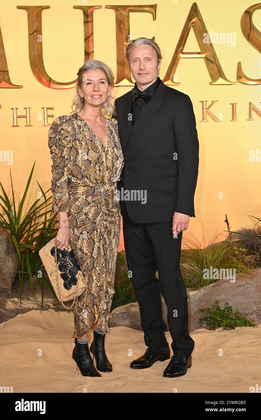 Londra, Regno Unito. 11 dicembre 2024. Hanne Jacobsen e Mads Mikkelsen al Mufasa, la prima del Regno Unito del Re Leone al Cineworld Leicester Square. Crediti: Nils Jorgensen/Alamy Live News Foto Stock