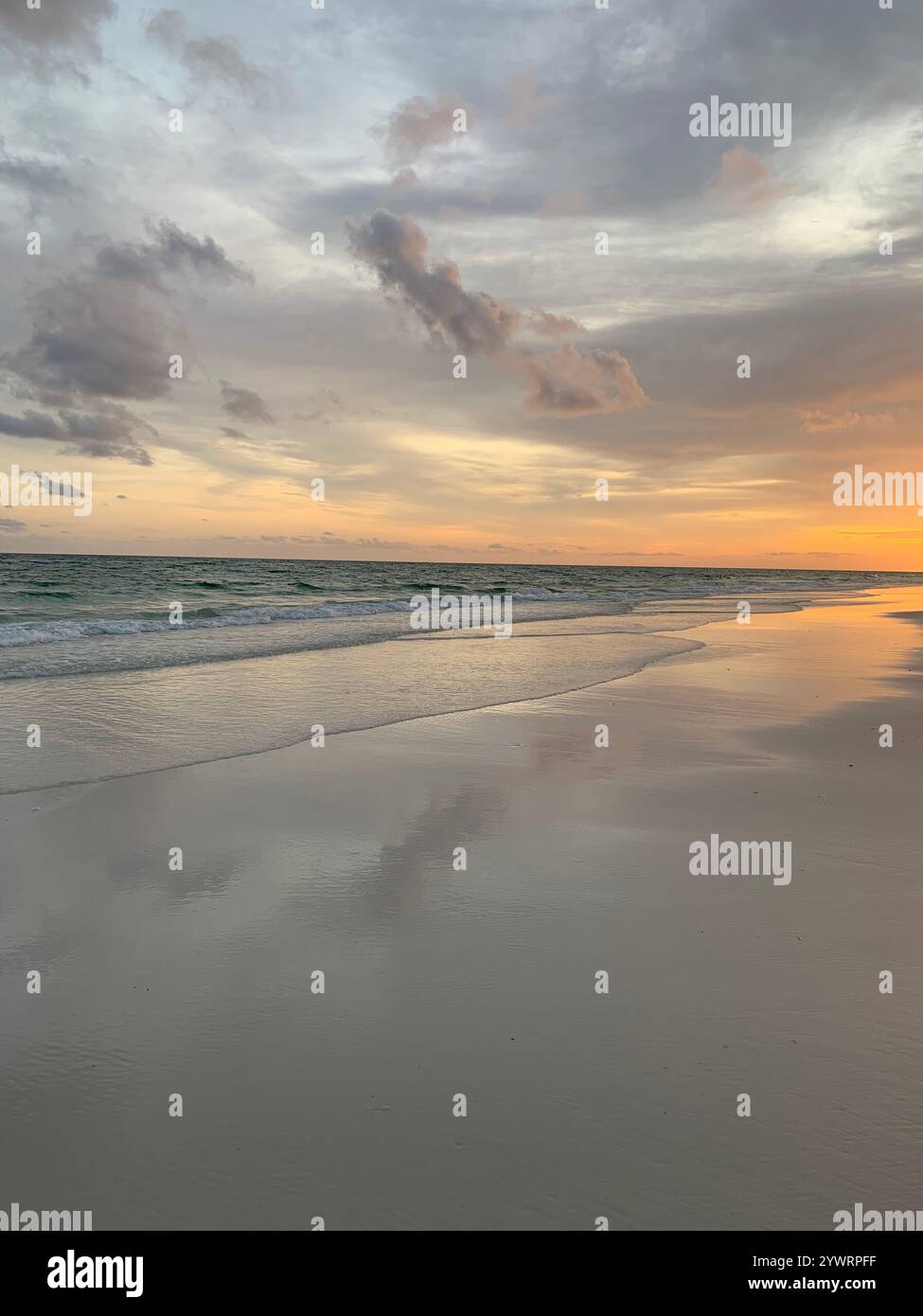 Tramonto sulla spiaggia Foto Stock