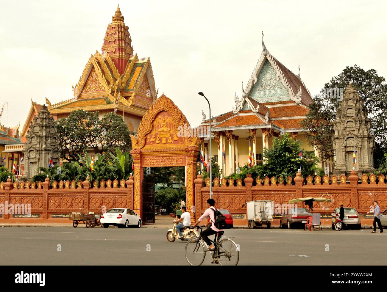 Wat Ounalom, un tempio buddista a Phnom Penh, Cambogia. Foto Stock