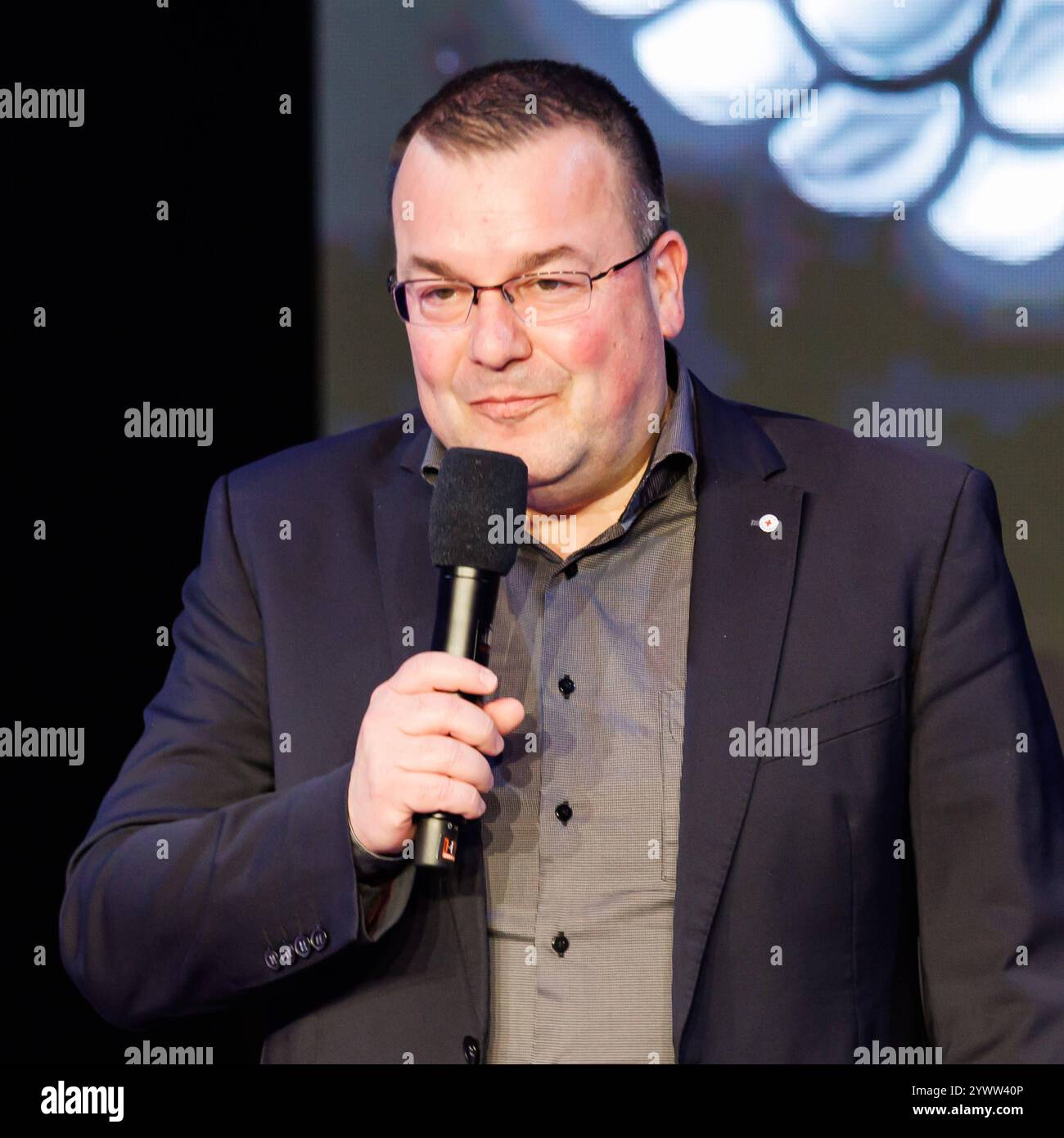 Lars Oschmann Vorstandsvorsitzender des DRK Landesverbands Thüringen, 11.12.2024, Erfurt Deutschland, Politik, Unterzeichnung Regierungsvertrag Thüringen, Brombeer-Koalition *** Lars Oschmann Presidente del Consiglio di amministrazione dell'Associazione regionale DRK di Turingia , 11 12 2024, Erfurt Germania , politica, firma dell'accordo governativo della Turingia, Brombeer Coalition xprx Foto Stock