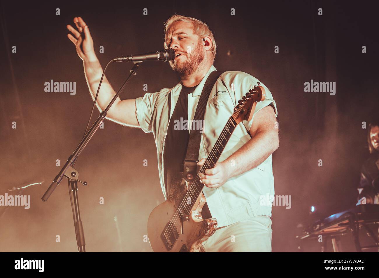 Newcastle, Regno Unito - 12 dicembre 2024: Everything Everything si esibisce alla NX di Newcastle upon Tyne come parte del loro tour Mountainhead. Crediti fotografici: Thomas Jackson/Alamy Live News Foto Stock