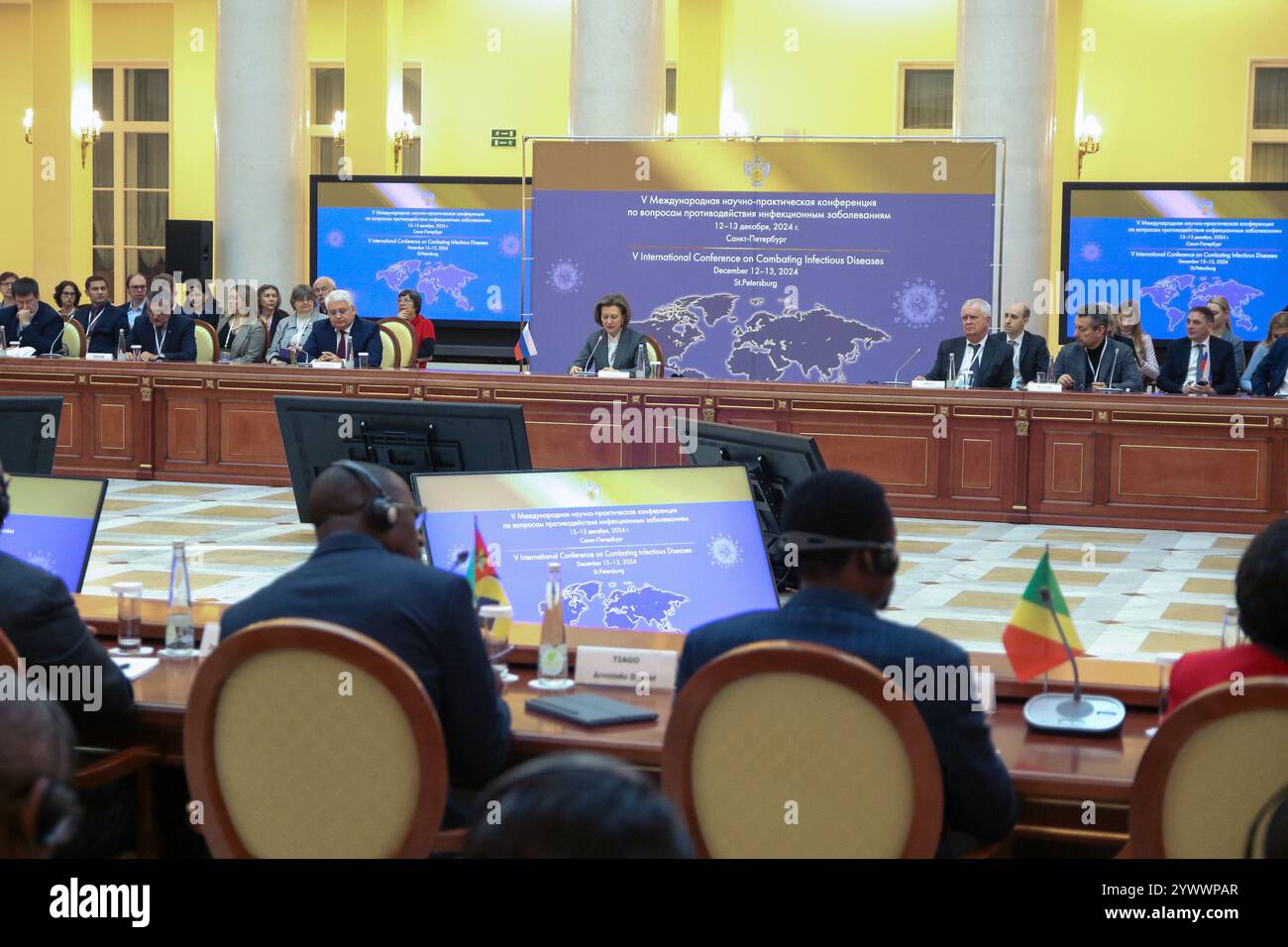 San Pietroburgo, Russia. 12 dicembre 2024. Anna Popova, Capo medico sanitario di Stato della Federazione Russa, Capo di Rospotrebnadzor, interviene durante la V Conferenza scientifica e pratica internazionale sulla lotta alle malattie infettive, a San Pietroburgo, presso la Biblioteca Presidenziale intitolata a B. N. Eltsin a San Pietroburgo. (Foto di Maksim Konstantinov/SOPA Images/Sipa USA) credito: SIPA USA/Alamy Live News Foto Stock