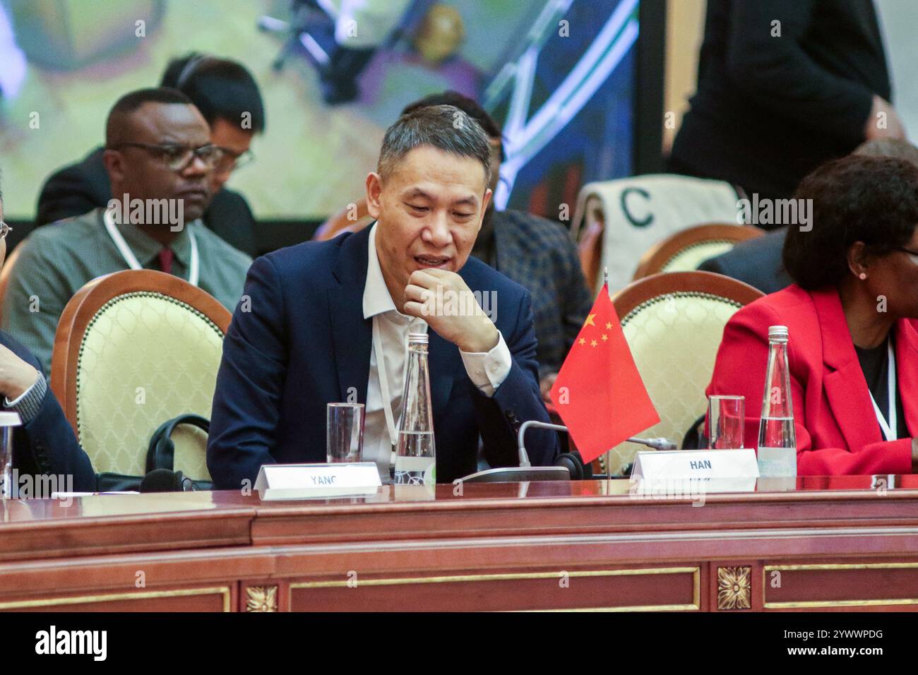 San Pietroburgo, Russia. 12 dicembre 2024. Partecipanti e relatori durante la V Conferenza scientifica e pratica internazionale sulla lotta alle malattie infettive, a San Pietroburgo, presso la Biblioteca presidenziale intitolata a B. N. Eltsin a San Pietroburgo. (Foto di Maksim Konstantinov/SOPA Images/Sipa USA) credito: SIPA USA/Alamy Live News Foto Stock