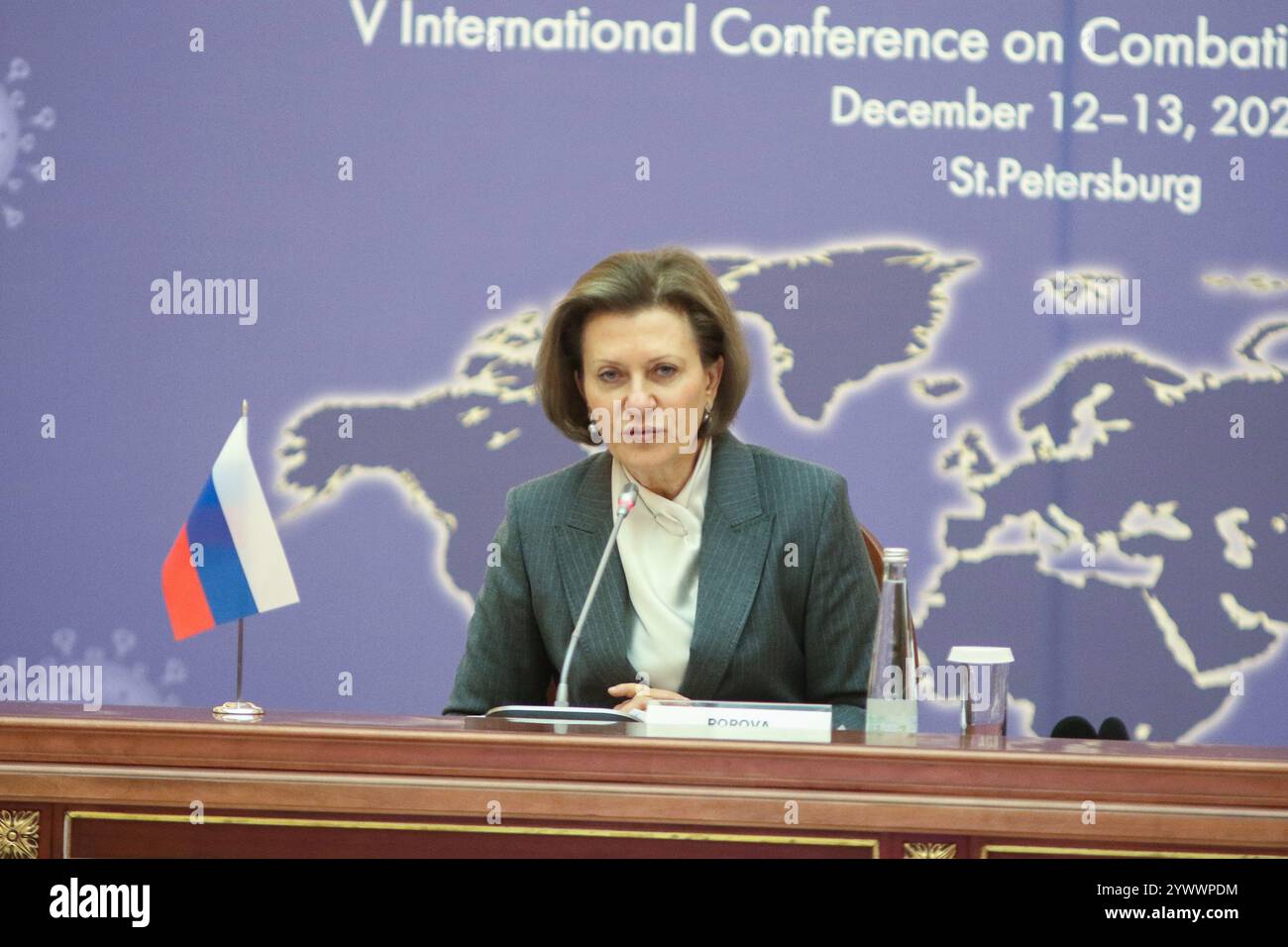 San Pietroburgo, Russia. 12 dicembre 2024. Anna Popova, Capo medico sanitario di Stato della Federazione Russa, Capo di Rospotrebnadzor, interviene durante la V Conferenza scientifica e pratica internazionale sulla lotta alle malattie infettive, a San Pietroburgo, presso la Biblioteca Presidenziale intitolata a B. N. Eltsin a San Pietroburgo. (Foto di Maksim Konstantinov/SOPA Images/Sipa USA) credito: SIPA USA/Alamy Live News Foto Stock