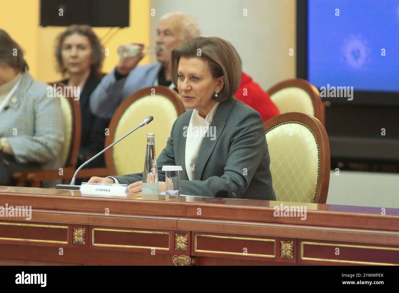 San Pietroburgo, Russia. 12 dicembre 2024. Anna Popova, Capo medico sanitario di Stato della Federazione Russa, Capo di Rospotrebnadzor, interviene durante la V Conferenza scientifica e pratica internazionale sulla lotta alle malattie infettive, a San Pietroburgo, presso la Biblioteca Presidenziale intitolata a B. N. Eltsin a San Pietroburgo. (Foto di Maksim Konstantinov/SOPA Images/Sipa USA) credito: SIPA USA/Alamy Live News Foto Stock