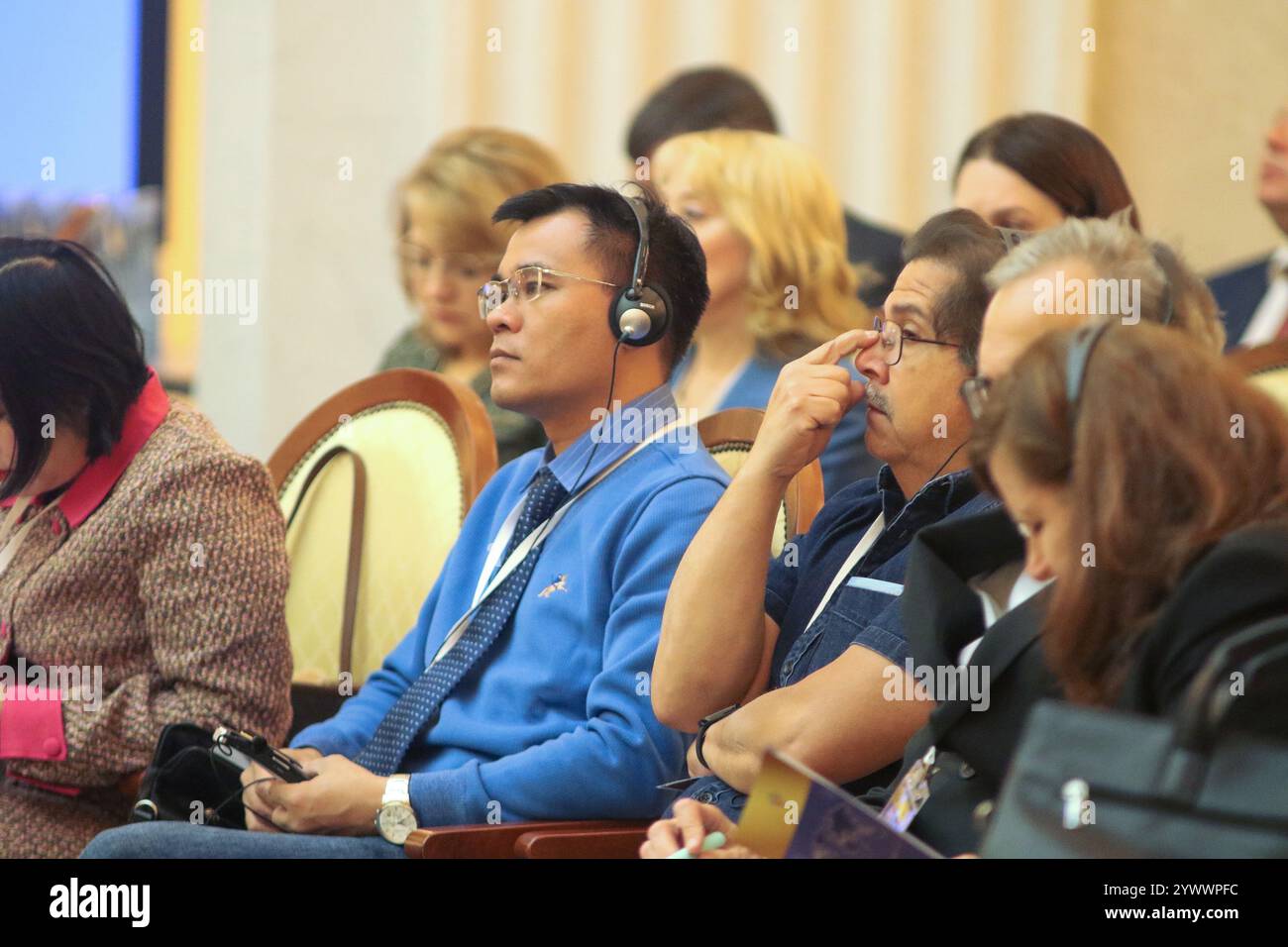 San Pietroburgo, Russia. 12 dicembre 2024. Partecipanti e relatori durante la V Conferenza scientifica e pratica internazionale sulla lotta alle malattie infettive, a San Pietroburgo, presso la Biblioteca presidenziale intitolata a B. N. Eltsin a San Pietroburgo. (Foto di Maksim Konstantinov/SOPA Images/Sipa USA) credito: SIPA USA/Alamy Live News Foto Stock
