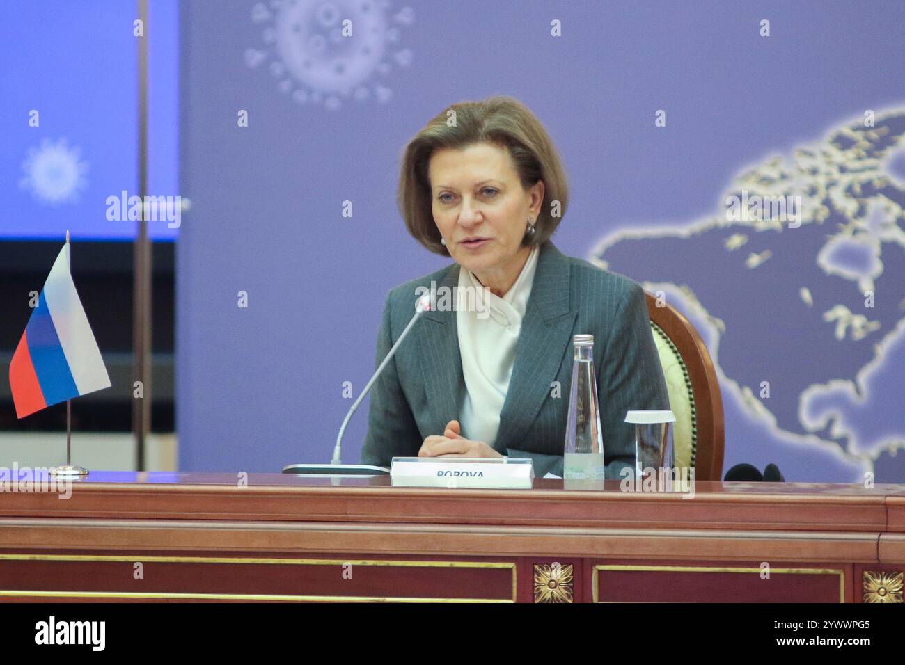 San Pietroburgo, Russia. 12 dicembre 2024. Anna Popova, Capo medico sanitario di Stato della Federazione Russa, Capo di Rospotrebnadzor, interviene durante la V Conferenza scientifica e pratica internazionale sulla lotta alle malattie infettive, a San Pietroburgo, presso la Biblioteca Presidenziale intitolata a B. N. Eltsin a San Pietroburgo. Credito: SOPA Images Limited/Alamy Live News Foto Stock