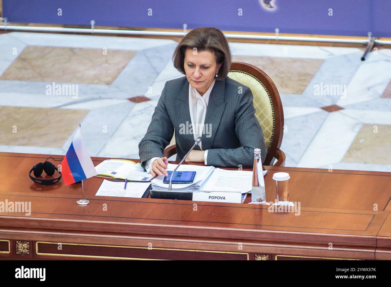 San Pietroburgo, Russia. 12 dicembre 2024. Anna Popova, Capo medico sanitario di Stato della Federazione Russa, Capo di Rospotrebnadzor, durante la V Conferenza scientifica e pratica internazionale sulla lotta contro le malattie infettive, a San Pietroburgo, presso la Biblioteca Presidenziale intitolata a B. N. Eltsin a San Pietroburgo. Credito: SOPA Images Limited/Alamy Live News Foto Stock