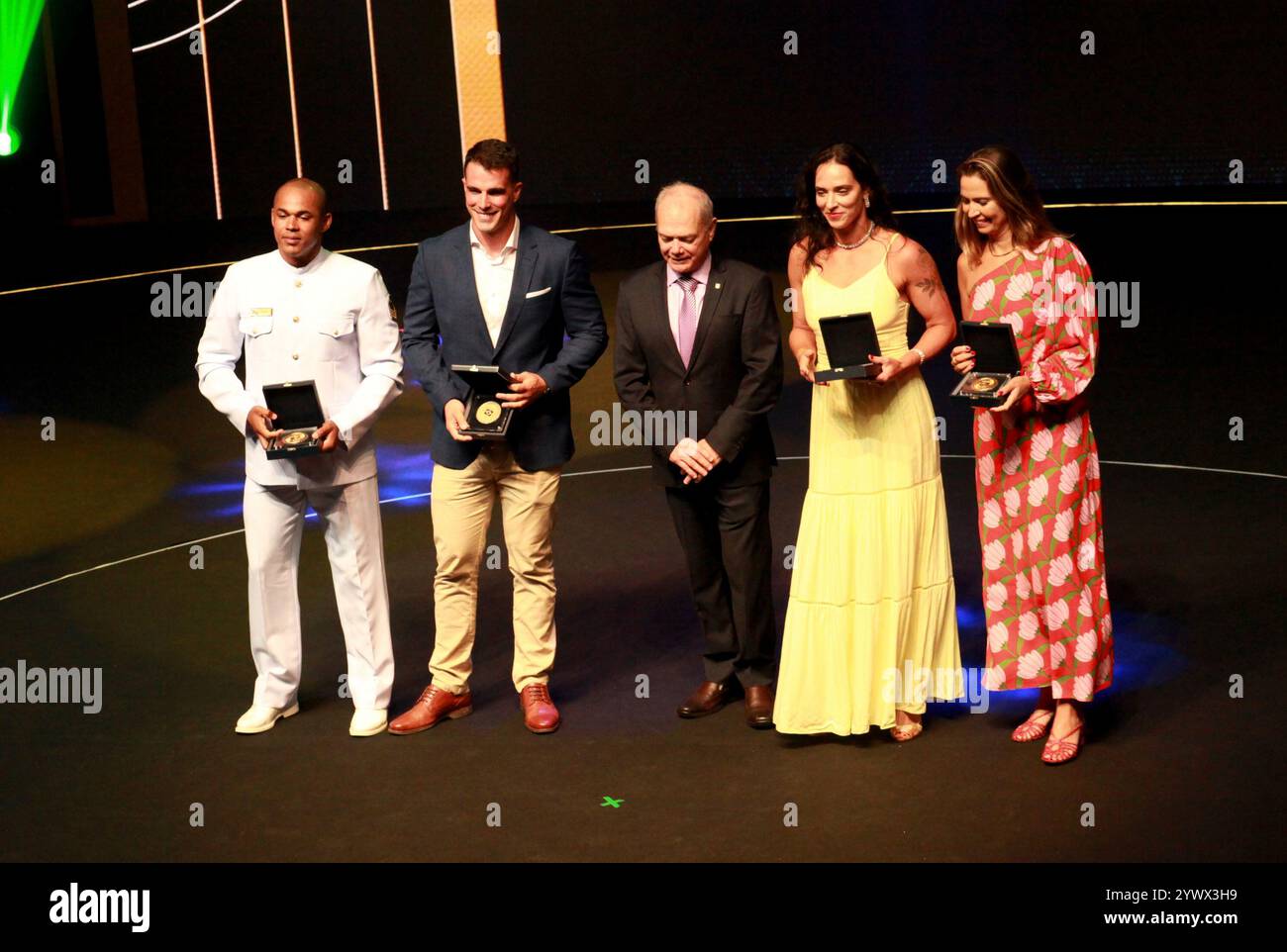 11 dicembre 2024, Rio De Janeiro, Rio De Janeiro, Brasile: Rio de janeiro (rj), 12/11/2024 - brasile olympic Awards 2024 - medaglie olimpiche erlon souza (canoa sprint), bruno fratus (nuoto), agatha rippel (Beach volley) e isabel cigno (vela) ricevono onorificenze per le loro carriere nel pbo, alla 25° brasile olympic Awards (pbo), tenutasi mercoledì sera (11) a rio flamengo. (Credit Image: © Onofre Veras/TheNEWS2 via ZUMA Press Wire) SOLO PER USO EDITORIALE! Non per USO commerciale! Foto Stock