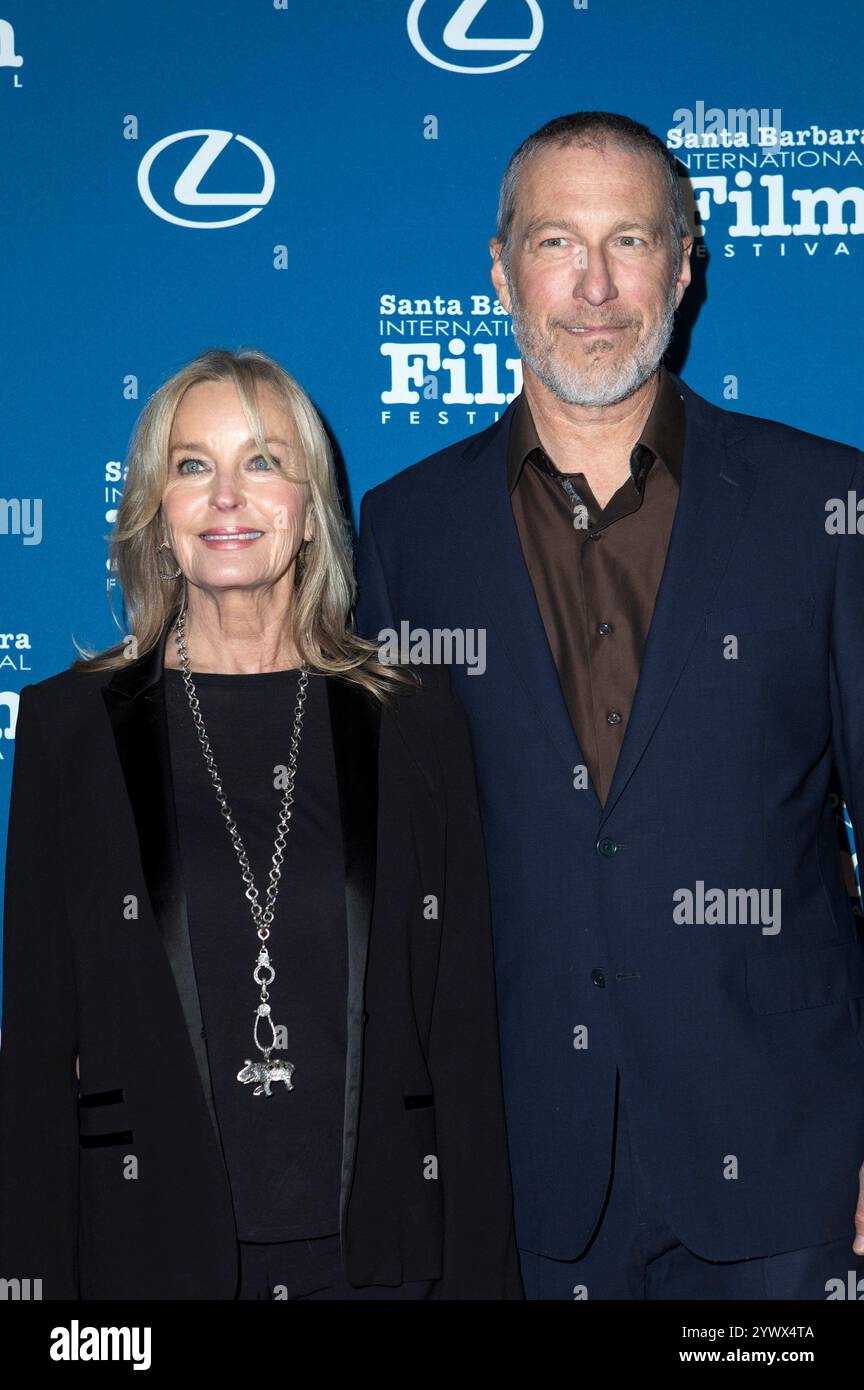 Bo Derek mit Ehemann John Corbett bei der 17. Verleihung des Kirk Douglas Award for Excellence in Film auf dem 40. Santa Barbara International Film Festival in Hotel Ritz-Carlton Bacara. Santa Barbara, 11.12.2024 anni Foto Stock