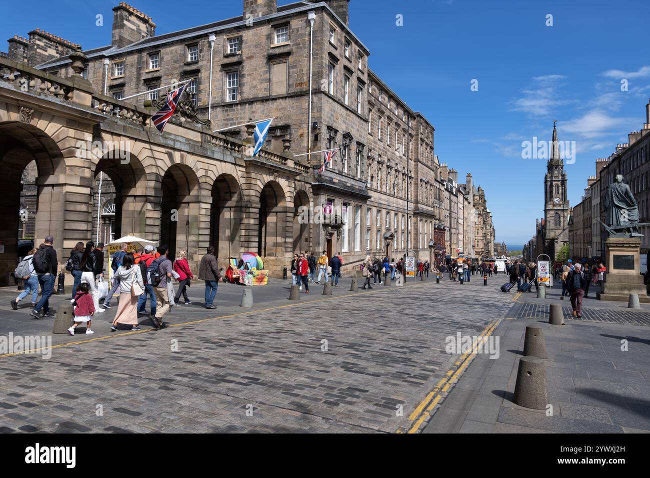 High Street nel Royal Mile nella città di Edimburgo, Scozia, Regno Unito. Foto Stock