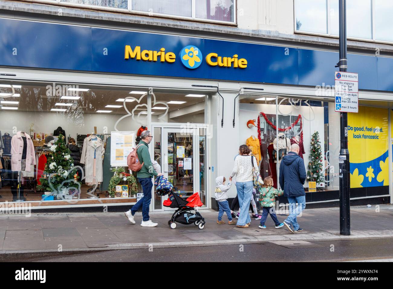 Negozio di beneficenza Marie Curie a Highbury Corner, Londra, Regno Unito Foto Stock