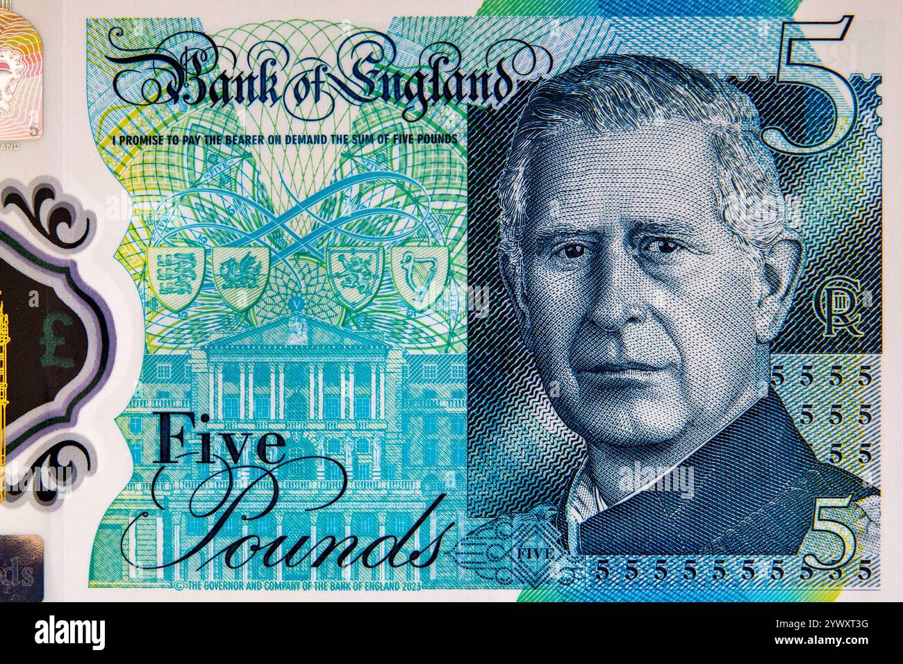 Nuova banconota in polimero da 5 libbre della Bank of England con Re Carlo. Foto Stock