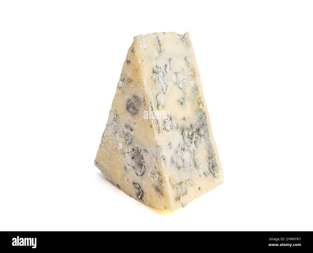 Un pezzo di gorgonzola su sfondo bianco Foto Stock